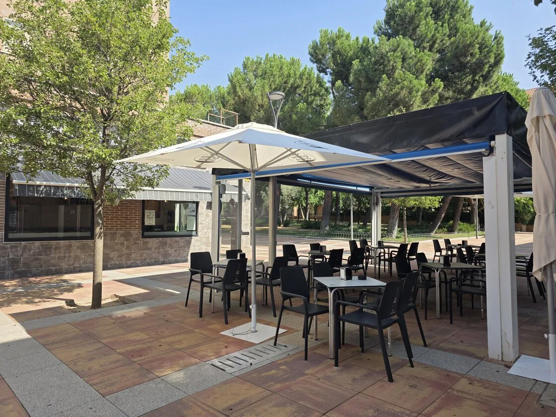 The terrace at La Vermutería de Tres Cantos